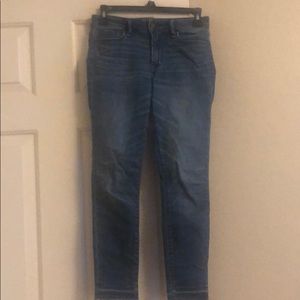 Jeans with detailed at the hem